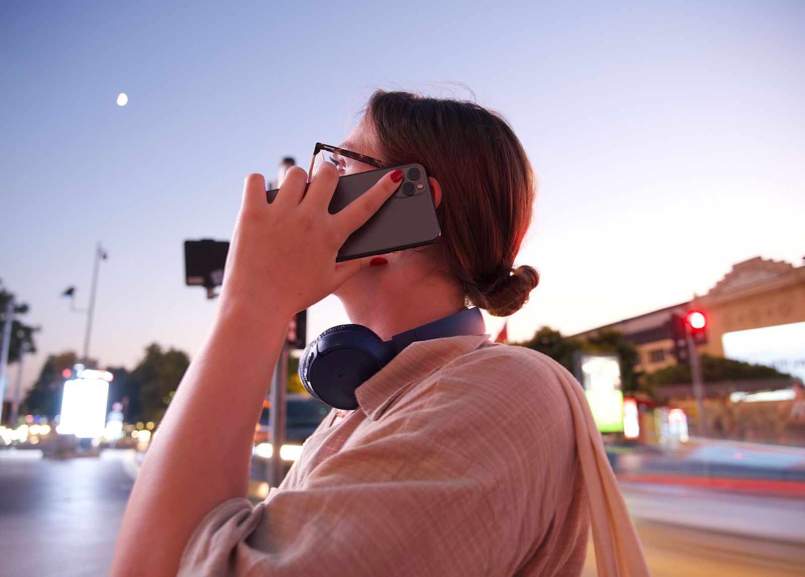woman phone dusk